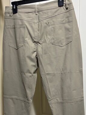 Slim Cargo-Style Joggers in Light Taupe